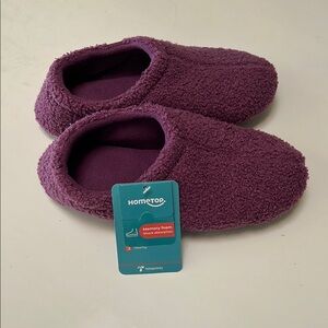 Hometop NWT Purple Memory Foam Slippers
